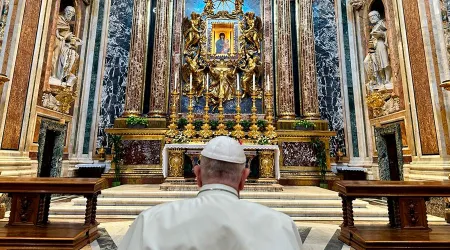 El Papa Francisco encomienda su viaje a la JMJ ante la Virgen de Santa María la Mayor 