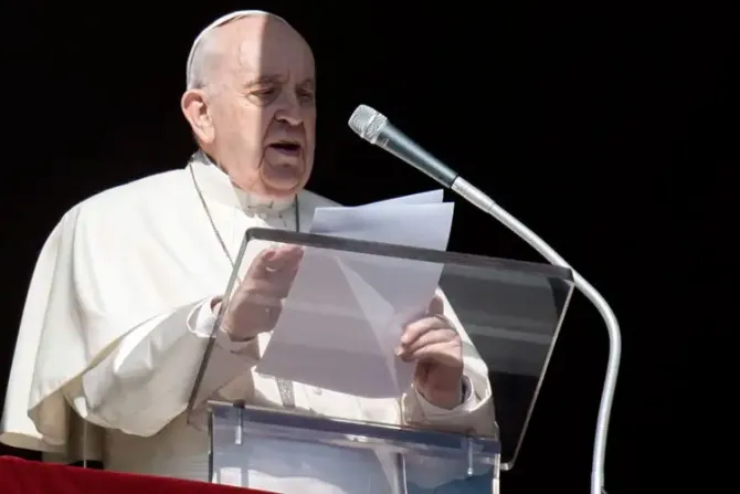Papa Francisco animó a rezar siempre: La oración es la medicina de la fe
