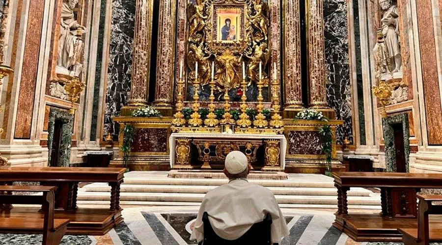 Papa Francisco frente al icono de la Salus Populi Romani. Crédito: Vatican Media?w=200&h=150
