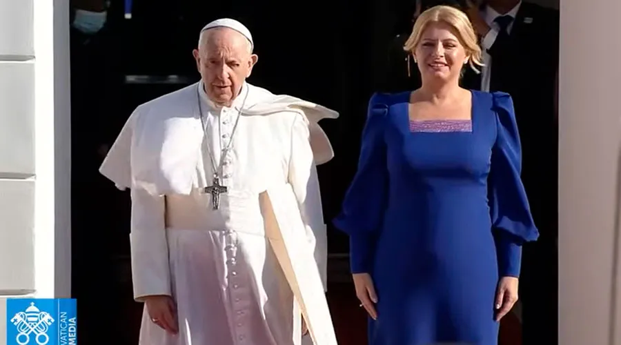 El Papa Francisco y la presidenta de Eslovaquia, Zuzana Čaputová. Crédito: Vatican Media (captura de video)