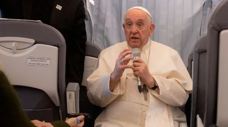 Rueda de prensa del Papa Francisco en el vuelo de retorno de Hungría
