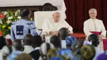 El Papa Francisco en el encuentro de oración con sacerdotes, seminaristas, religiosos en la Catedral de Nuestra Señora del Congo. Crédito: Elías Turk / ACI Prensa