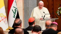 El Papa Francisco en su encuentro con las autoridades de Irak. Crédito: Vatican Media