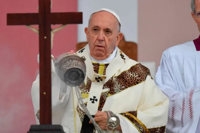 La historia detrás de la vestimenta que el Papa usó en Mozambique