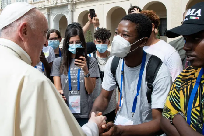 El Papa pide no ver a los migrantes como “números” y encontrarse con ellos como personas