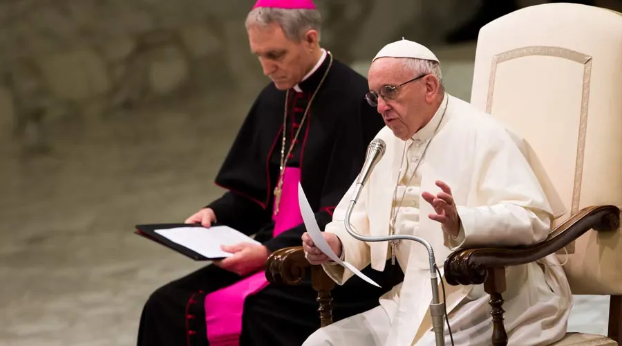 El Papa pronuncia su catequesis durante la Audiencia General. Foto: Daniel Ibáñez / ACI Prensa