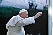 Papa Francisco pide a la ONU acabar con las armas nucleares y construir la paz