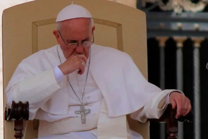 El Papa Francisco consuela a familia que perdió 3 hijas en incendio