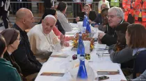 El Papa almuerza con refugiados, pobres y detenidos de Bologna. Foto: L'Osservatore Romano