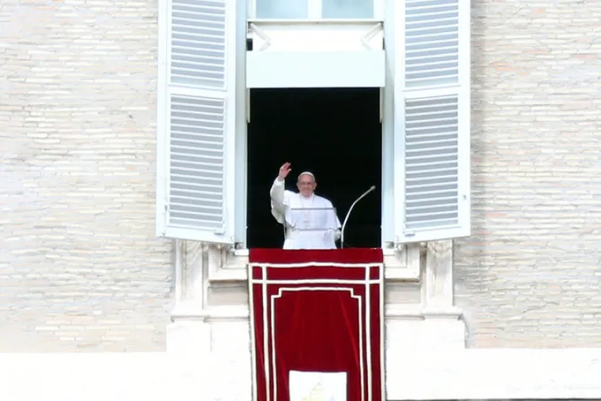 Papa Francisco: Todos somos como mujer adúltera ante Dios, Él nos salva y pide conversión