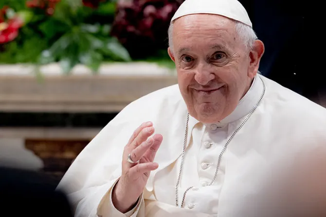 El Papa invita a abrir un pequeño pasaje del Evangelio a diario y leerlo sin prisa
