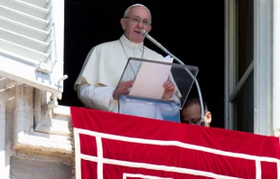 El Papa Francisco durante el rezo del u00c1ngelus. Foto: L'Osservatore Romano 