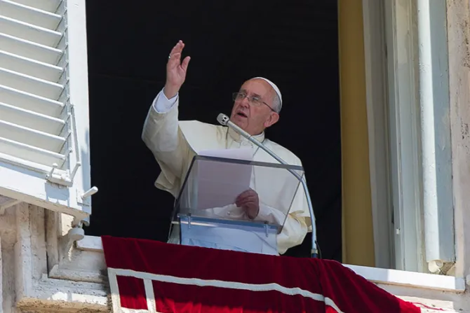 Papa Francisco: Hoy María nos sigue diciendo “Hagan lo que Jesús les diga”