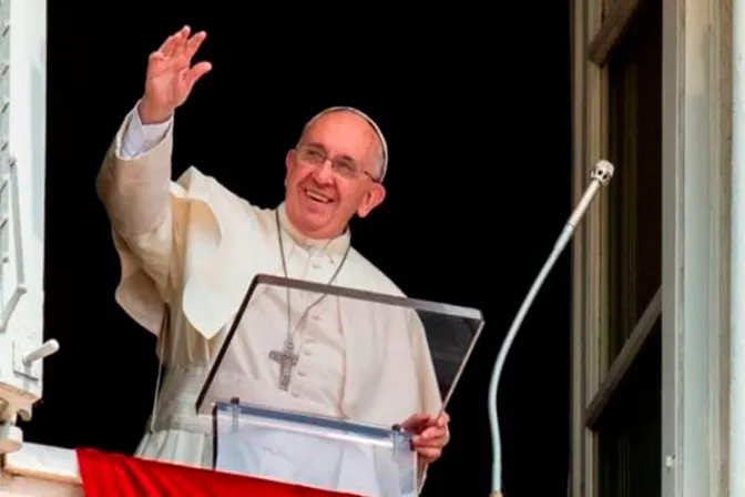 El Papa en el Ángelus: La luz que siguieron Reyes Magos debe iluminar nuestras vidas