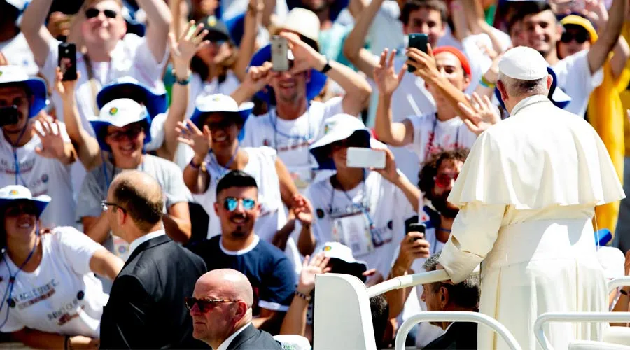 El Papa en la Plaza de San Pedro con los jóvenes. Foto: Daniel Ibáñez / ACI Prensa?w=200&h=150