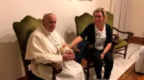 Papa Francisco junto a Antonietta Gargiulo en la Casa Santa Marta (2018) / Crédito: © Vatican Media/ACI Prensa. Todos los derechos reservados.