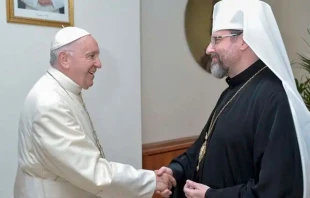 El Papa Francisco y el Arzobispo ucraniano. Cru00e9dito: Vatican Media 