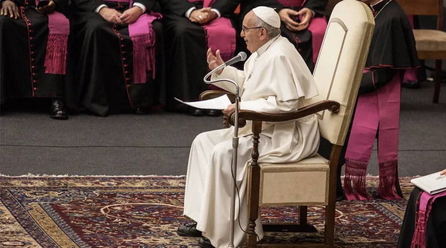 El Papa en la Audiencia General. Foto: Lucía Ballester / ACI Prensa?w=200&h=150