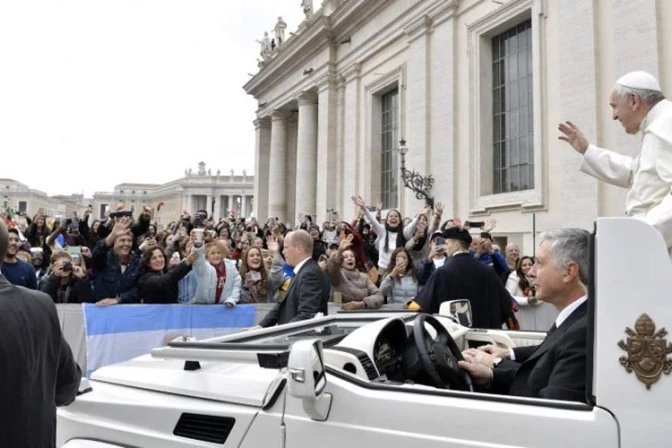 Hay cristianos falsos que tienen el alma muerta y el corazón podrido, advierte el Papa 