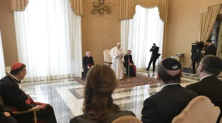 Papa Francisco: si soñamos un futuro de paz debemos dar espacio a las mujeres