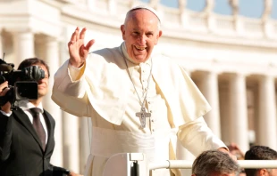 El Papa en la Audiencia General. Foto: Daniel Ibu00e1u00f1ez / ACI Prensa 