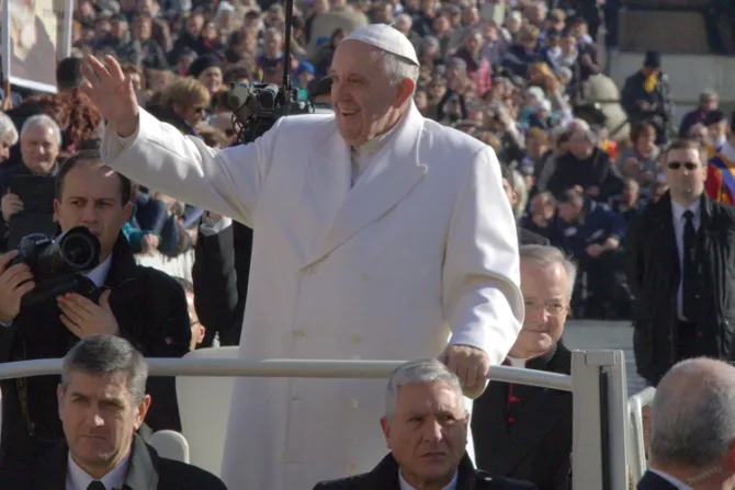 Papa Francisco pide tomar en serio “ser cristiano” e invita a ser “portadores de Dios”