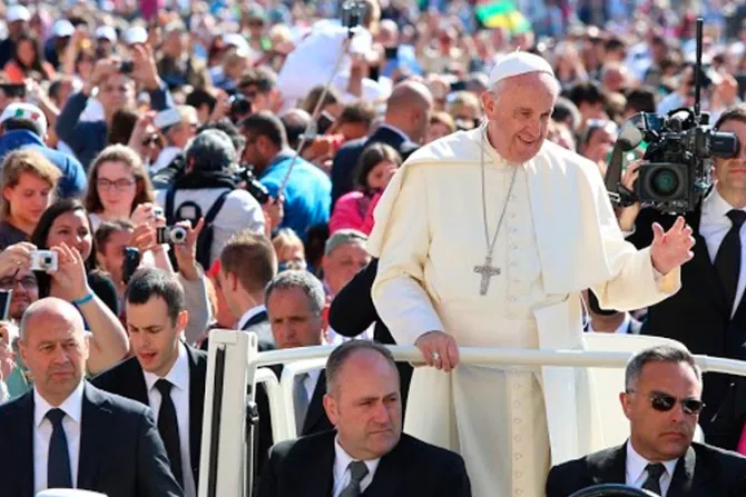 Papa Francisco: Dios no descarta a ninguna persona, Él ama a todos