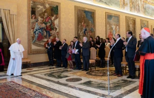 El Papa Francisco recibe a un grupo de la Pontificia Comisiu00f3n para Amu00e9rica Latina (CAL). Foto: Vatican Media 
