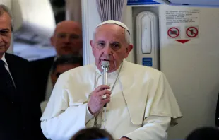 Papa Francisco en rueda de prensa durante vuelo de Filipinas a Roma. Foto: Alan Holdren / ACI Prensa. 