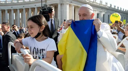 El Papa Francisco envía alimentos a los afectados por inundación en Ucrania
