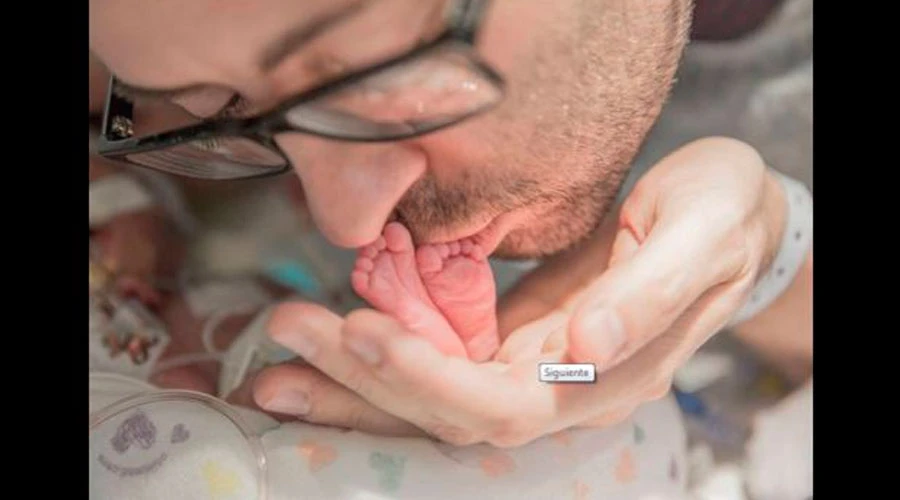 Chris Lennon y su bebu00e9 (Foto Ashley Picco Memorial Fund)?w=200&h=150