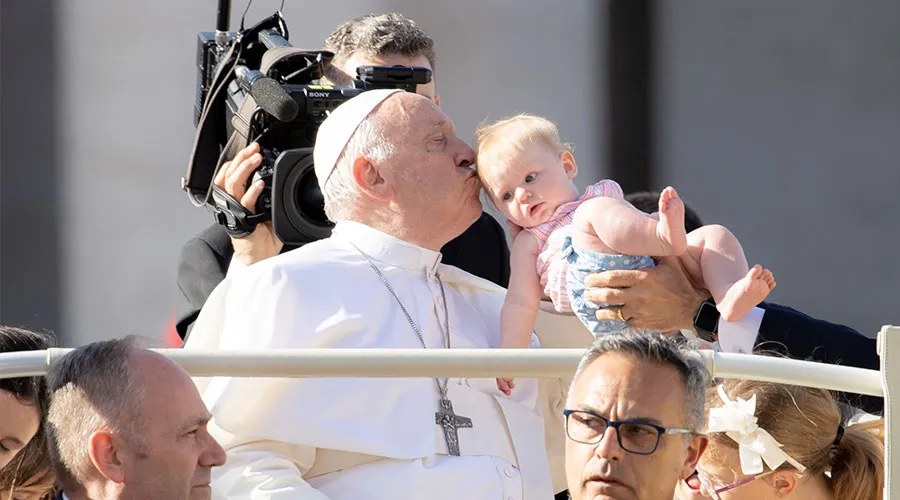 Papa Francisco durante el Encuentro Mundial de las Familias 2022. Crédito: Daniel Ibáñez / ACI Prensa