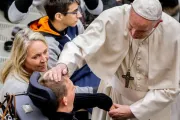 El Papa pide gestos concretos de amor generoso para que se entienda que la vida es sagrada