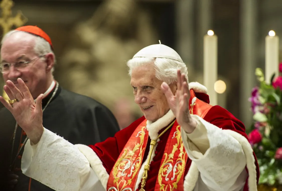 Secretario de Benedicto XVI revela cómo era su vida de oración