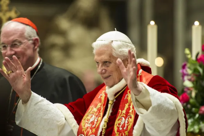 Secretario de Benedicto XVI revela cómo era su vida de oración