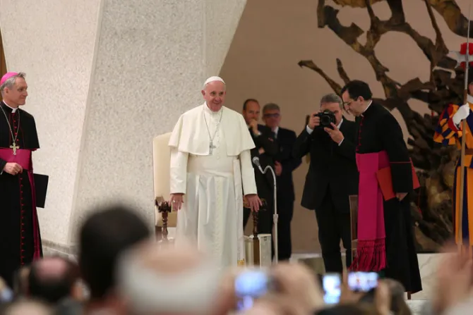 Papa Francisco pide llevar la “caricia” de Dios a los más necesitados