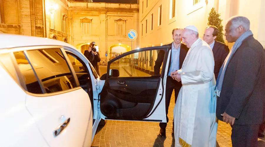 El Papa Francisco y el automóvil ecológico / Foto: Cortesía de Driwe ?w=200&h=150