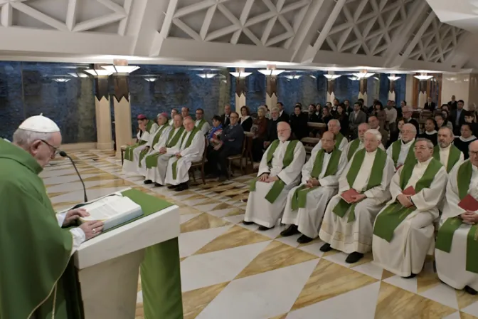 Papa Francisco: Dios nos ama con el corazón y no con las ideas