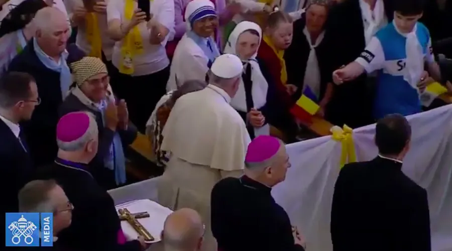 Papa Francisco visita la Catedral de Santa María Reina en Iasi Rumanía