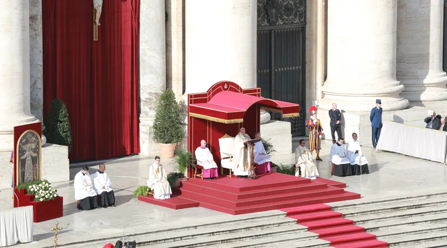 El Papa Francisco en una Misa en la Plaza de San Pedro. Foto: Daniel Ibáñez / ACI Prensa?w=200&h=150