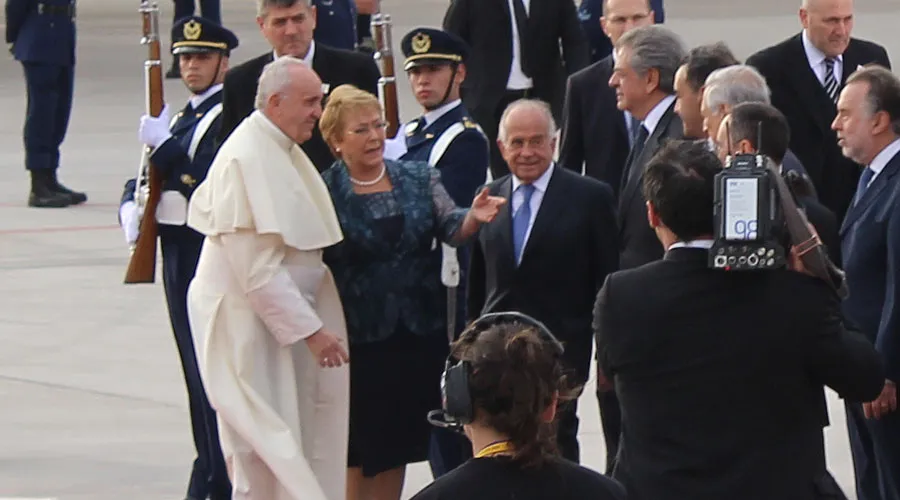El Papa Francisco acompañado por la presidenta Michelle Bachelet / Foto: Bárbara Bustamante (ACI Prensa)?w=200&h=150