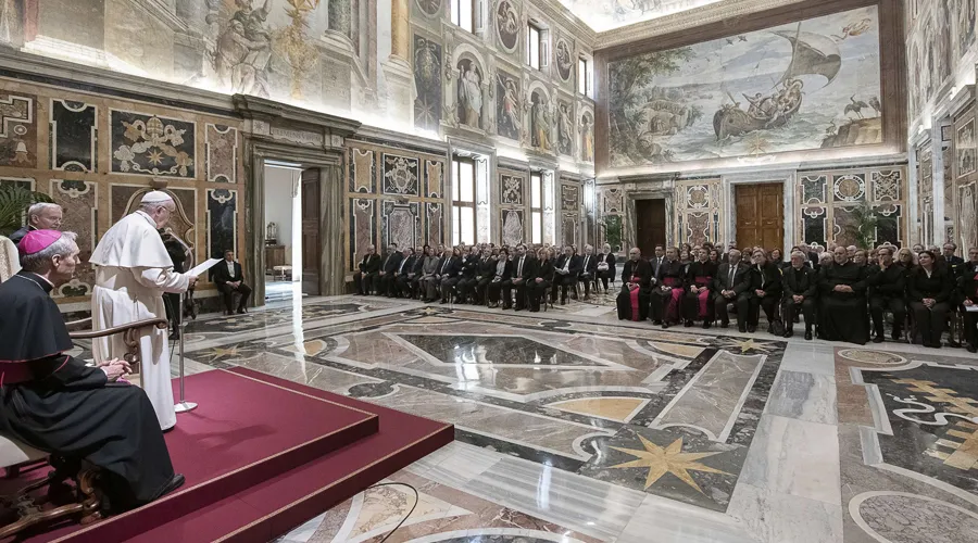 El Papa Francisco en la Sala Clementina del Vaticano. Foto: Vatican Media?w=200&h=150