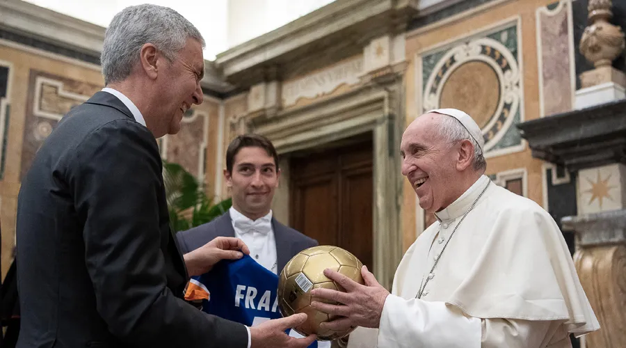 Papa Francisco pide a jóvenes deportistas jugar con alegría y solidaridad