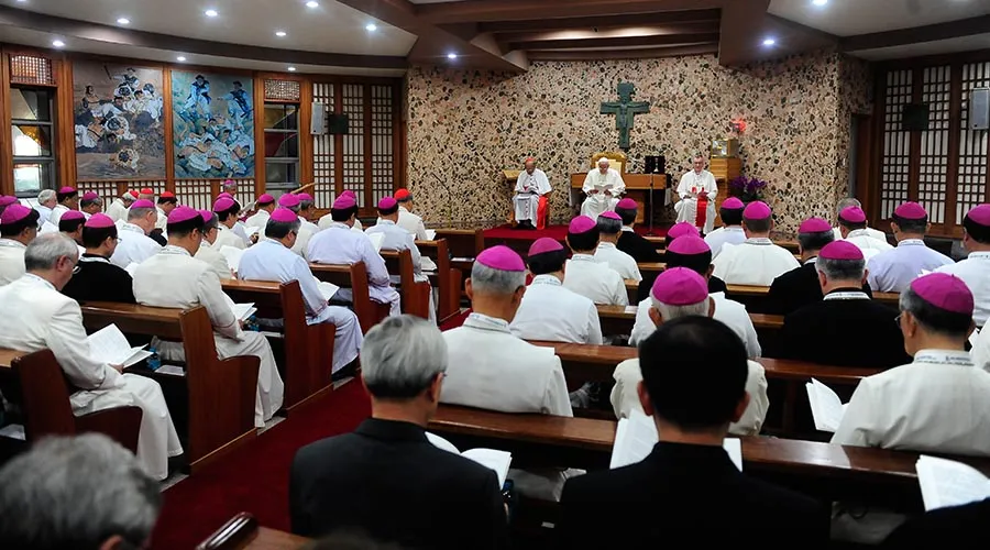 El Papa junto a Obispos de Asia en Santuario de mártires de Haemi. Foto: Comité Preparatorio de la Visita Papal a Corea