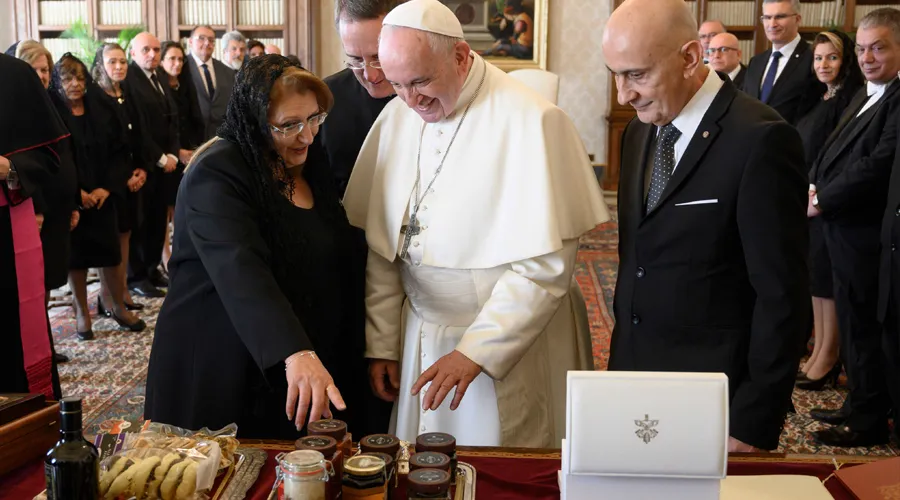 El Papa Francisco con la presidenta de Malta. Foto: Vatican Media?w=200&h=150