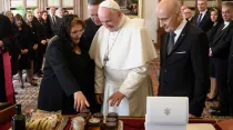 El Papa Francisco con la presidenta de Malta. Foto: Vatican Media