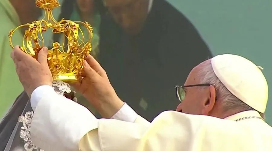 El Papa Francisco corona a la Virgen de la Puerta / Foto: Captura YouTube