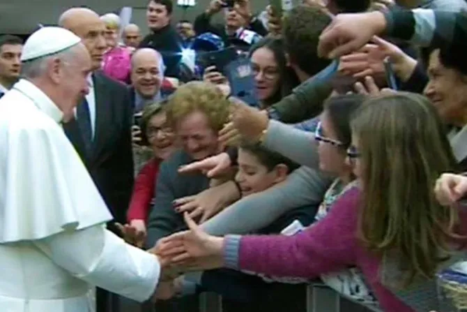 Reconstruyamos también los corazones, pide el Papa a afectados por terremotos en Italia