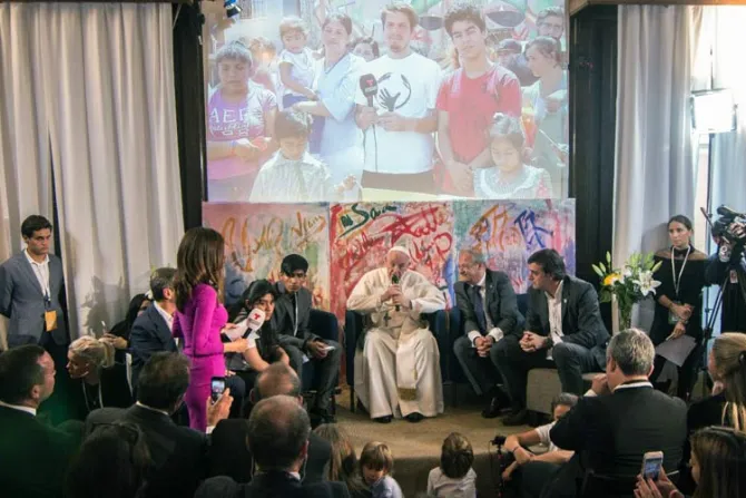 El Papa a niños víctimas del terremoto en México: Miren siempre adelante