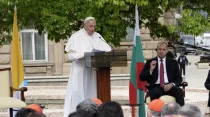 El Papa Francisco ante las autoridades de Bulgaria. Foto: Andrea Gagliarduci / ACI Prensa